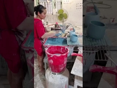 আধুনিক চকচকে সিরামিক পাত্র