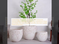 নিরপেক্ষ বেইজ গোলাকার ফাইবার ক্লে প্ল্যান্টার, মৌচাকের গঠন প্যাটার্ন সহ, হালকা ওজনের, টেকসই, কম রক্ষণাবেক্ষণযোগ্য ফুলের টব, হলিডে ভিলা, হোটেল, শপিং মল, অফিস সজ্জা, বাগান ল্যান্ডস্কেপিং প্রকল্প