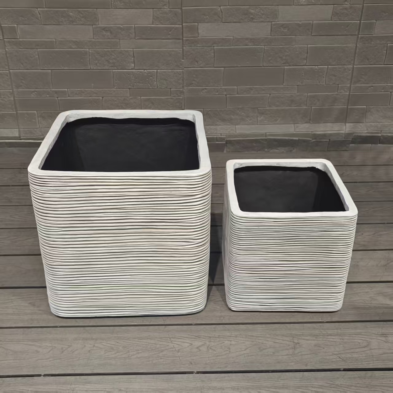 সর্বশেষ কোম্পানি ব্লগ সম্পর্কে ফুলের পাত্র: প্রাকৃতিক স্বপ্নকে লাইন দিয়ে বয়ন করা