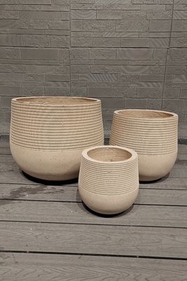 আপনার উদ্ভিদগুলিকে ঠান্ডা প্রতিরোধী শক্তিশালী কাদামাটি প্ল্যান্টারের সাথে সমৃদ্ধ রাখুন