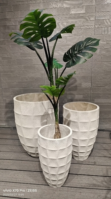 সমসাময়িক চেহারা সাদা কৌণিক জ্যামিতিক আকার বৃত্তাকার ফাইবার ক্লে প্ল্যান্টার হালকা ওজনের টেকসই কম রক্ষণাবেক্ষণ ফুলদানি ছুটির ভিলা অফিস সজ্জা বাগান ল্যান্ডস্কেপিং প্রকল্প